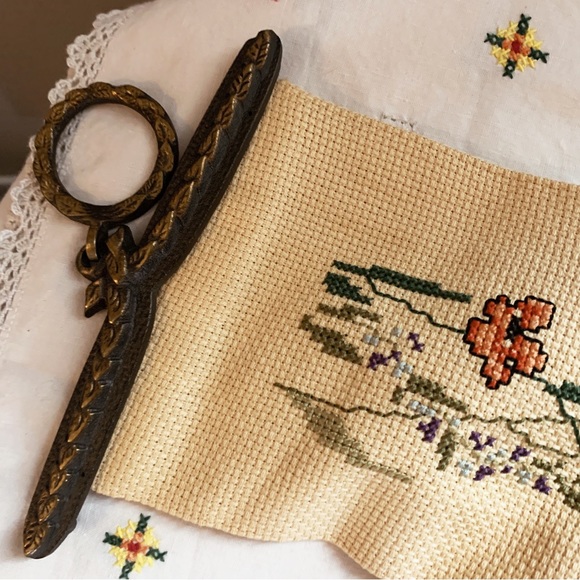 Vintage floral cross stitch scroll - Picture 2 of 3